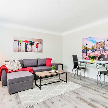 Modern Apartment In Corktown Hamilton Sleeps 4 外观 照片
