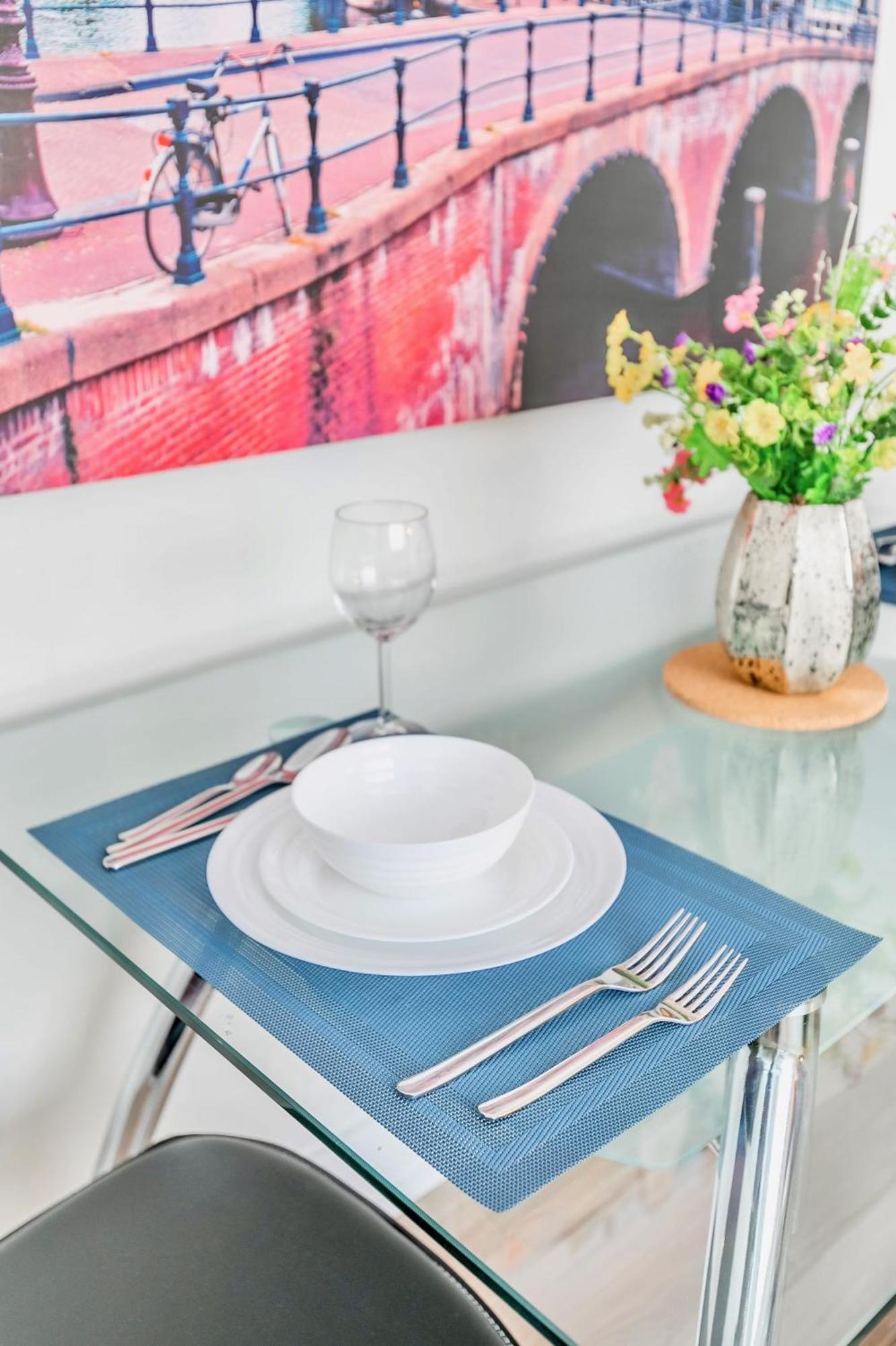 Modern Apartment In Corktown Hamilton Sleeps 4 外观 照片