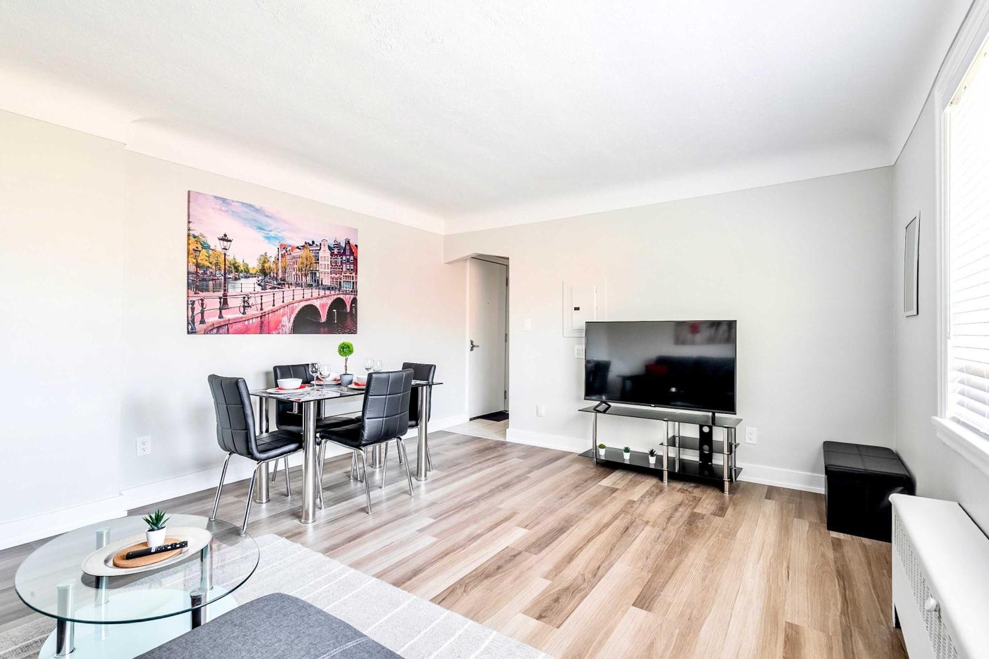 Modern Apartment In Corktown Hamilton Sleeps 4 外观 照片