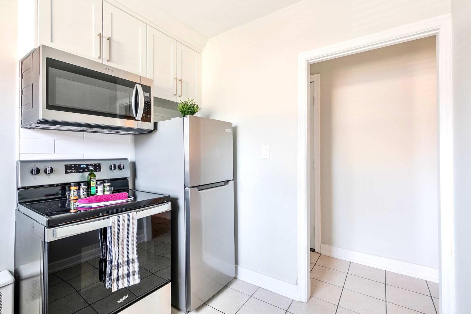 Modern Apartment In Corktown Hamilton Sleeps 4 外观 照片