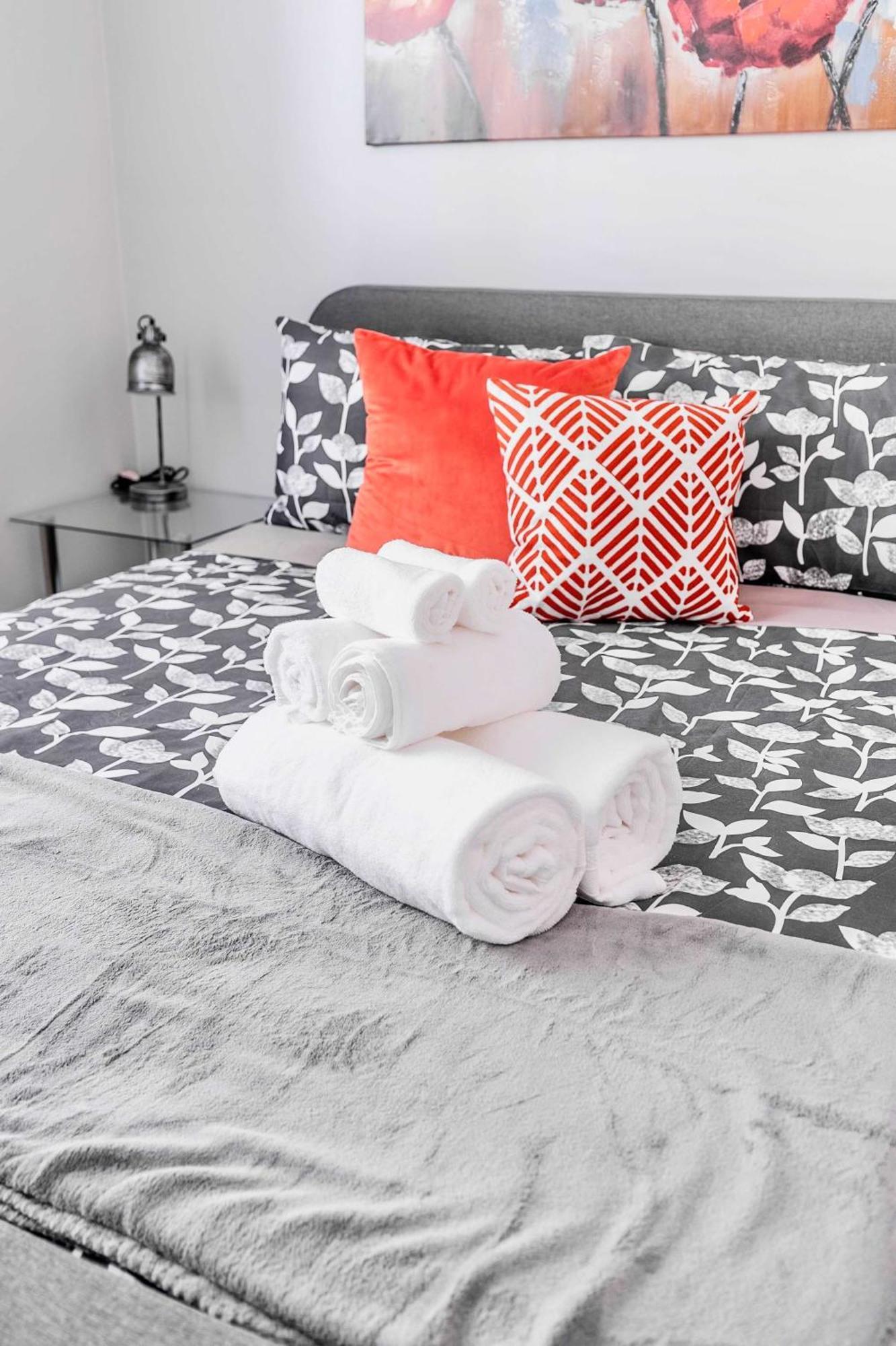 Modern Apartment In Corktown Hamilton Sleeps 4 外观 照片